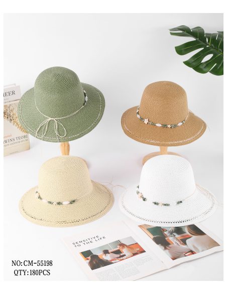 Sombrero de rafia con banda de conchas y cuentas