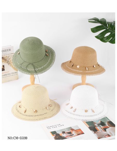 Sombrero de rafia con conchas colgantes decorativas