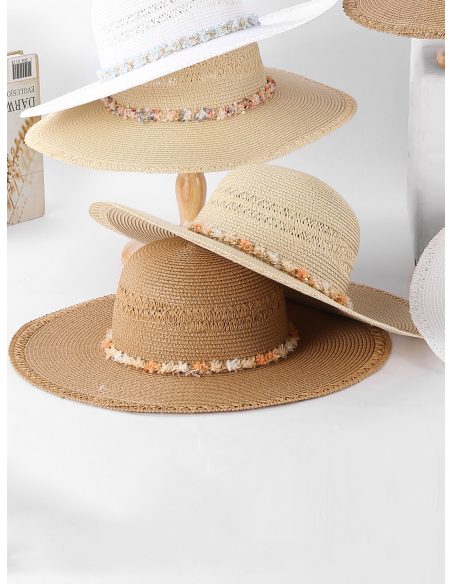 Cappello in rafia a tesa larga con fascia multicolore