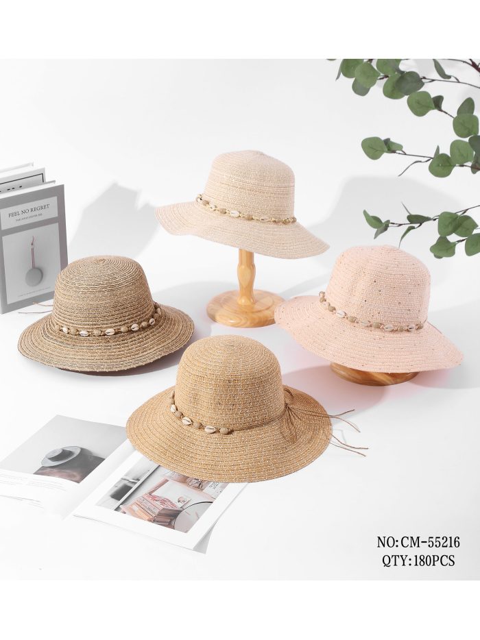 Sombrero de rafia con banda de conchas