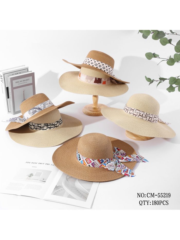 Sombrero de rafia ala ancha con pañuelo estampado