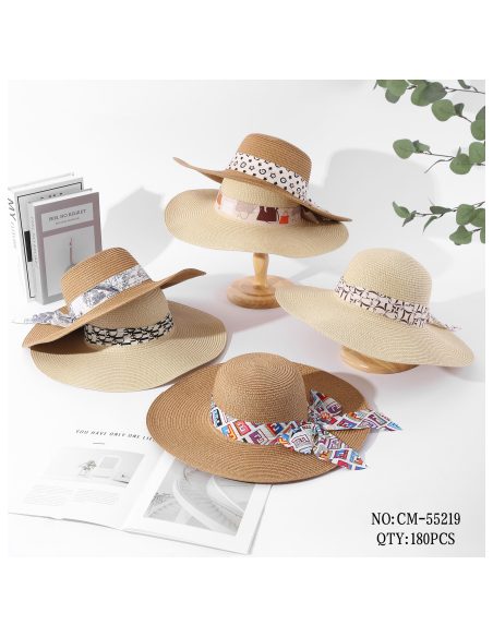 Sombrero de rafia ala ancha con pañuelo estampado