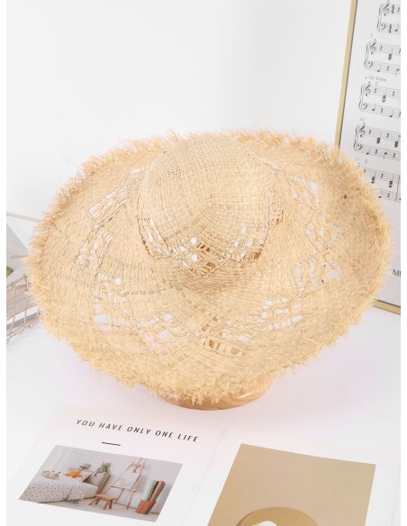 Sombrero de paja calado con ala deshilachada