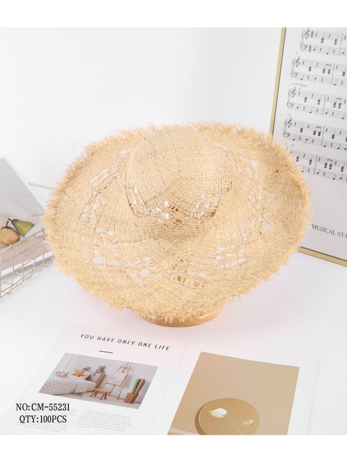 Sombrero de paja calado con ala deshilachada