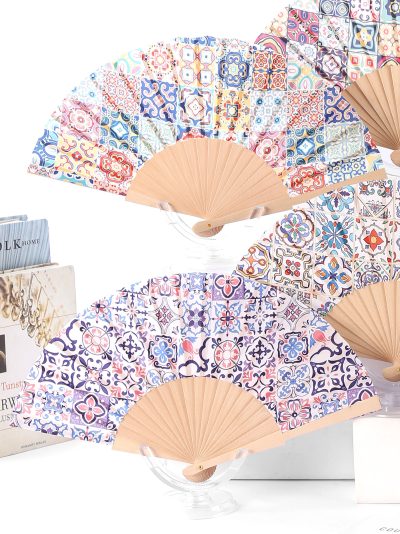 Abanico de madera estampado mosaico
