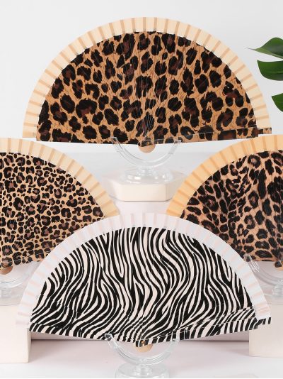 Abanico de madera animal print
