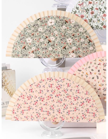 Éventail en bois à motif floral
