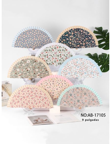 Éventail en bois à motif floral