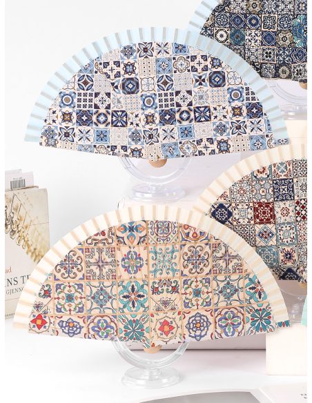 Abanico de madera estampado mosaico