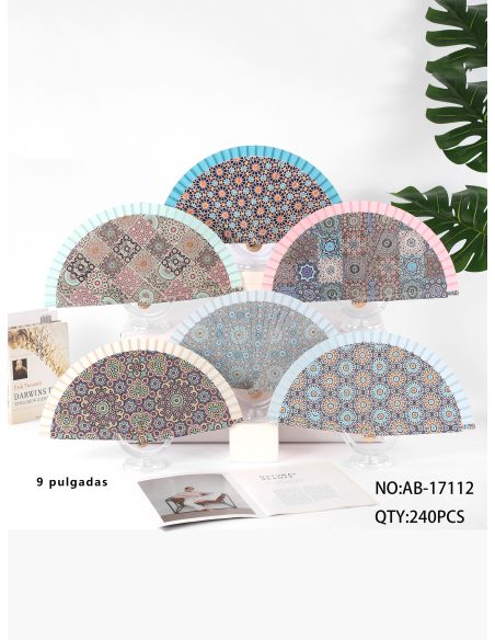 Abanico de madera estampado geométrico