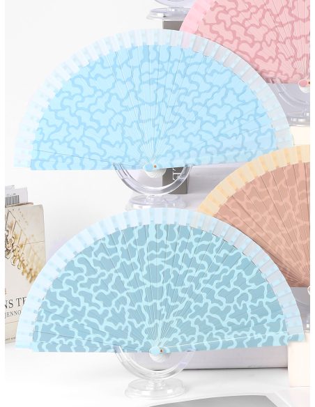 Abanico de madera estampado geométrico