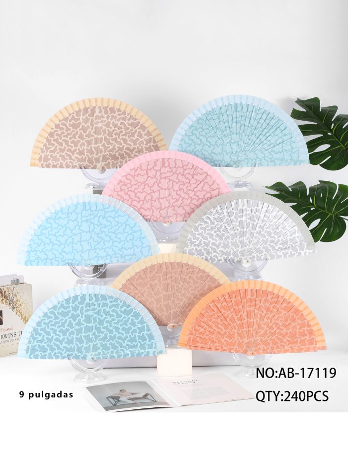 Abanico de madera estampado geométrico