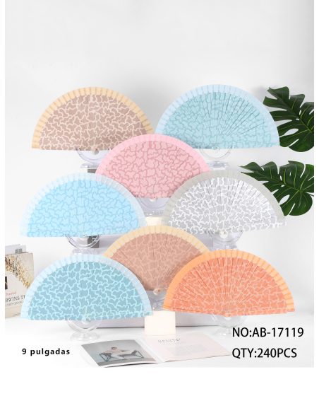 Abanico de madera estampado geométrico