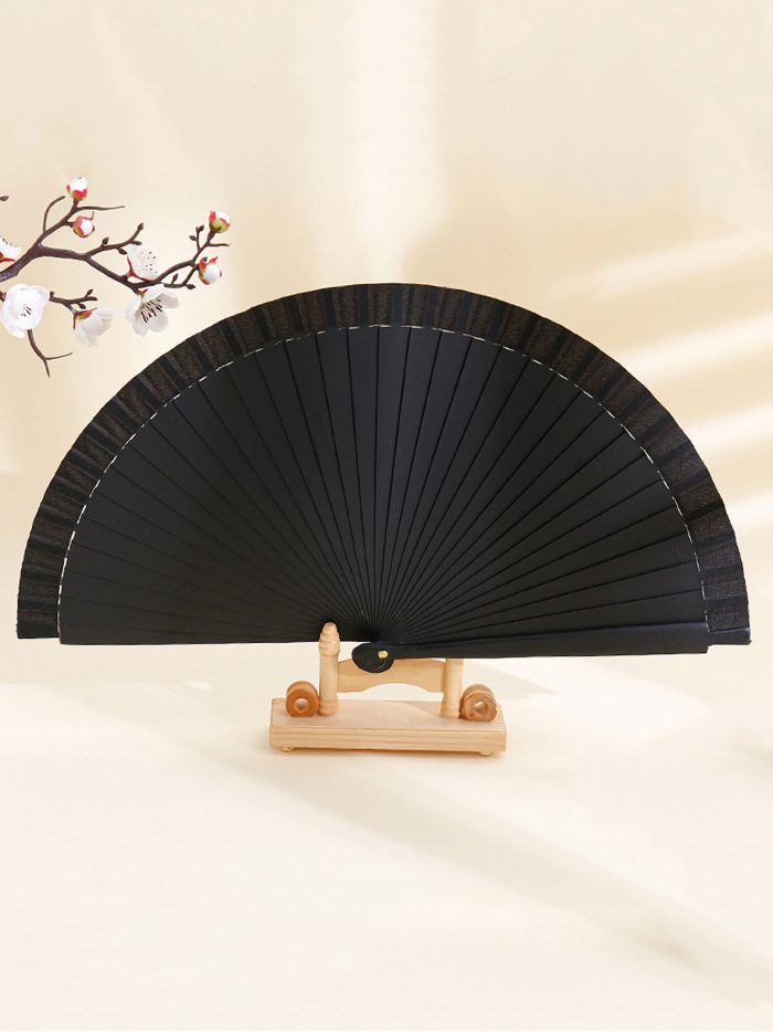 Schlichter schwarzer Holzfächer