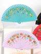 Holzfächer mit mehrfarbigem Blumenmuster