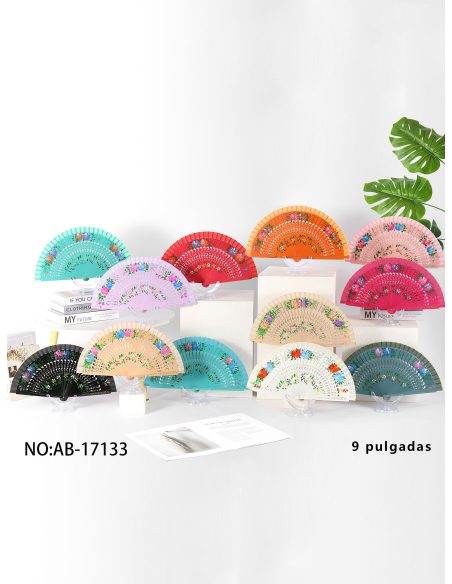 Abanico calado de madera con flores