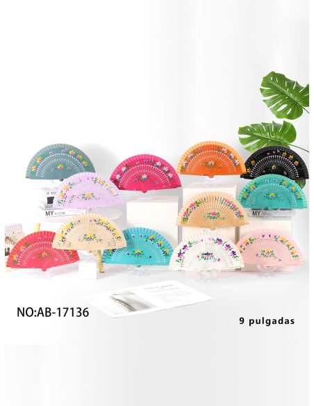 Abanico calado de madera con flores