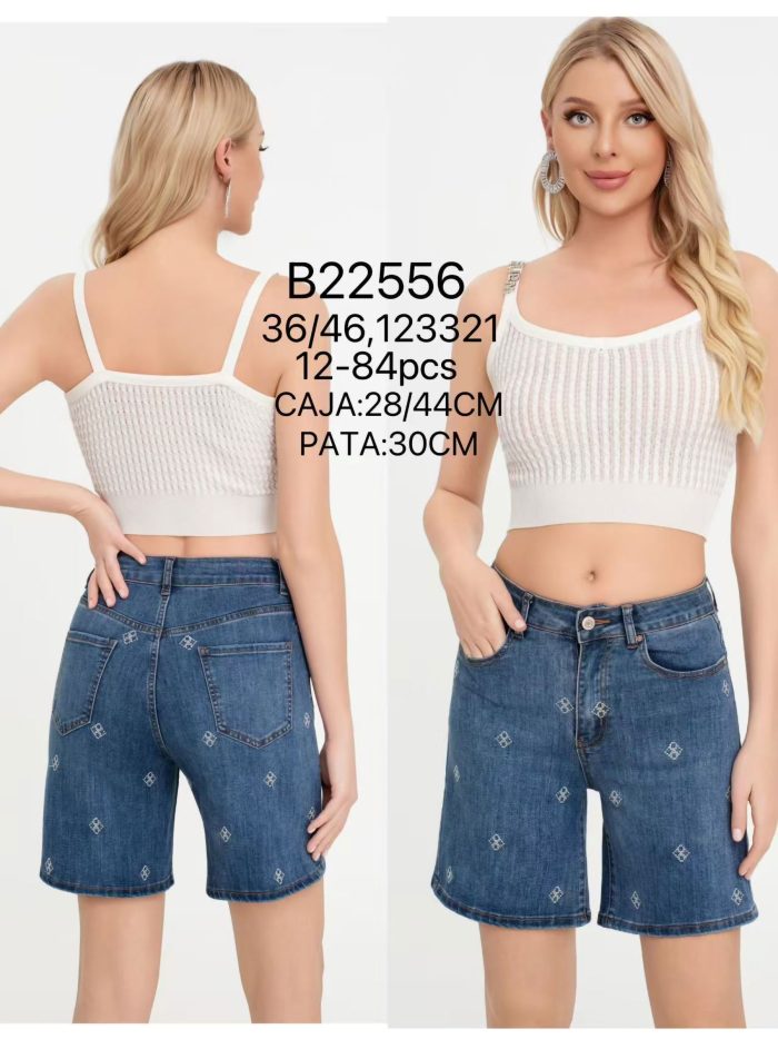 Bermuda in denim con diamanti ricamati