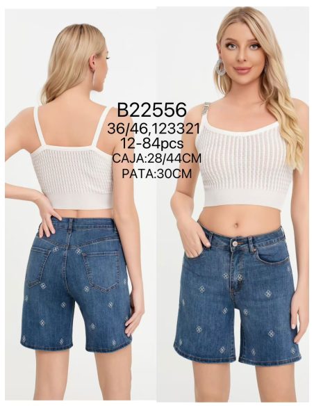 Bermuda in denim con diamanti ricamati