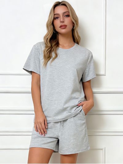 Look básico: camiseta e shorts