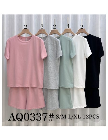 Look básico: camiseta e shorts