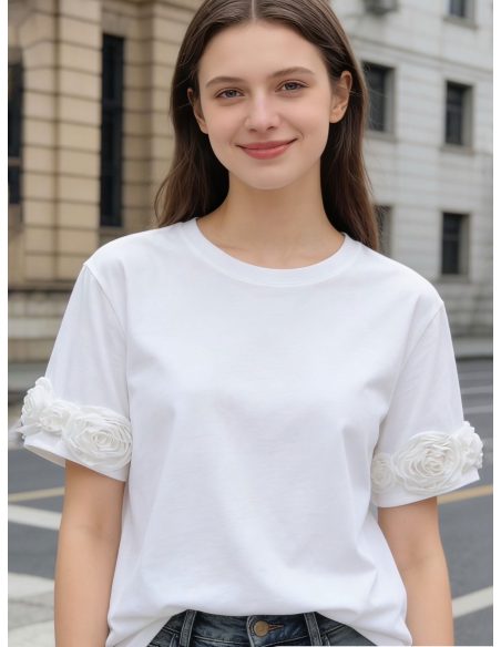 Camiseta rosas 3d en las mangas