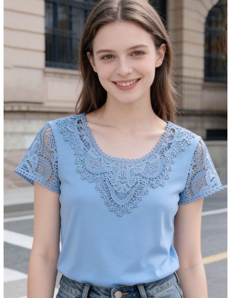 T-shirt à encolure et manches en dentelle