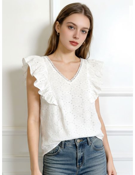 Blusa calada volante y escote pico