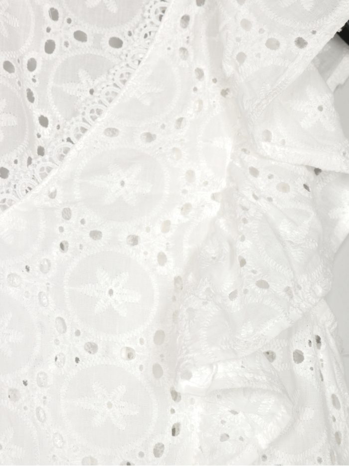 Blusa calada volante y escote pico