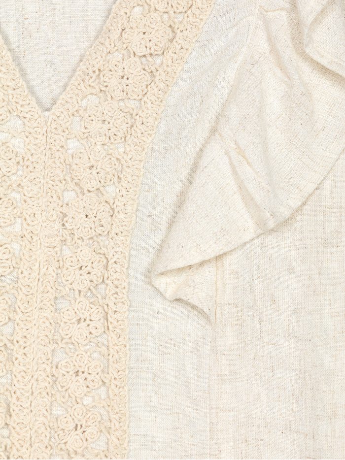 Camicetta in lino con volant e pannello in pizzo