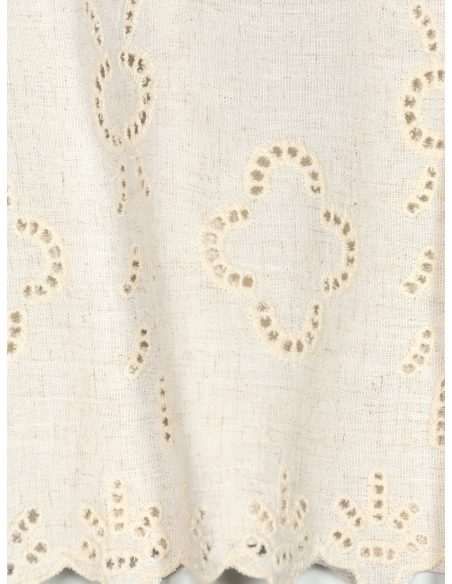 Top lino calado escote pico y volante