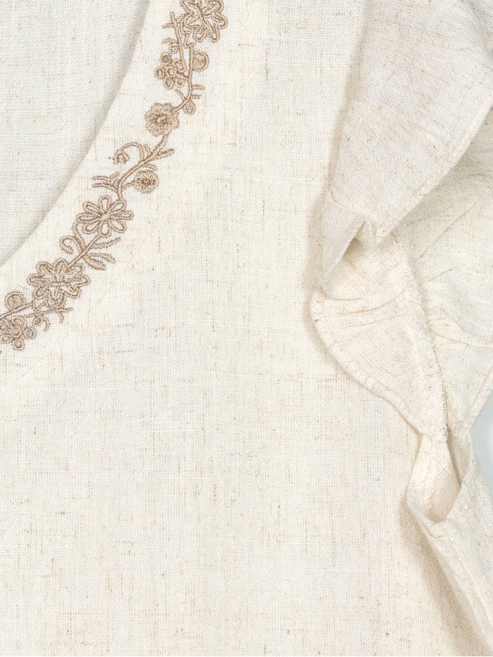 Blusa lino con bordado en bajo y escote pico