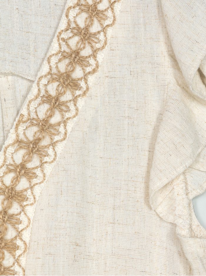 Blusa lino con bordado y escote pico