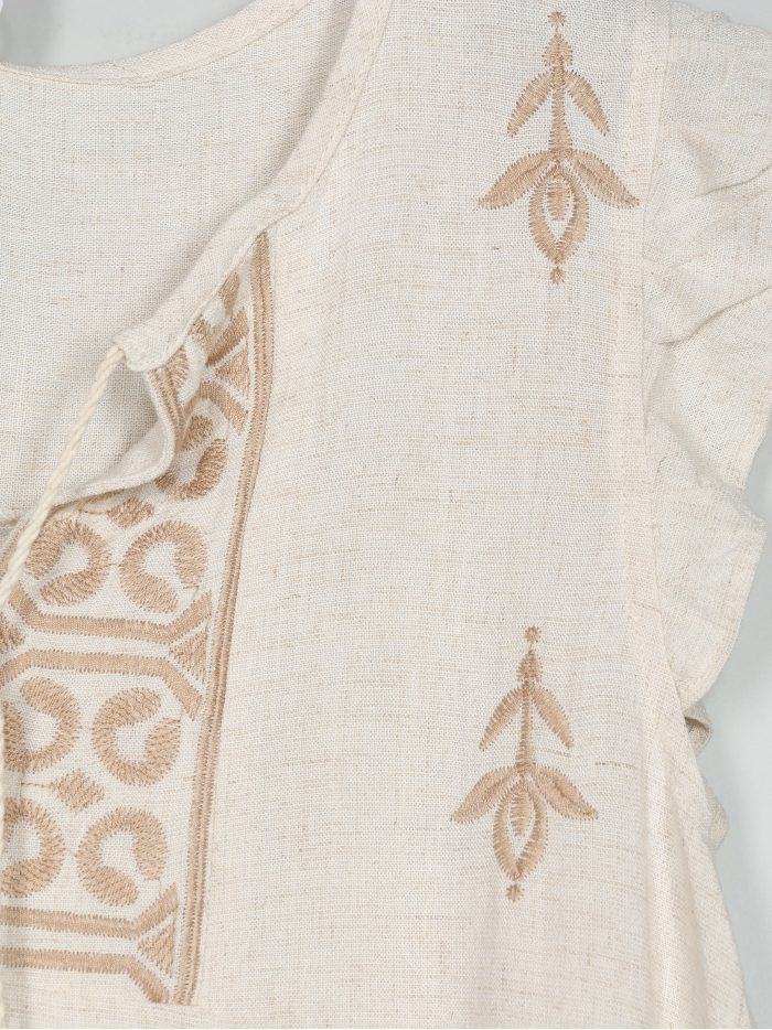 Blusa in lino con ricamo e fiocco con nappe