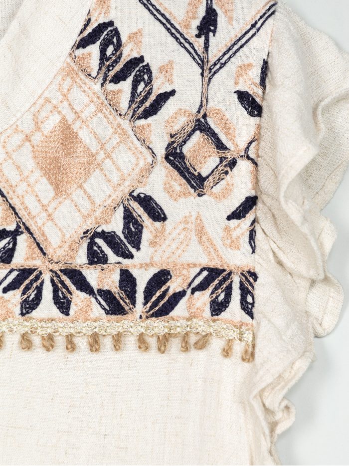 Chemisier en lin à broderies géométriques et boutons