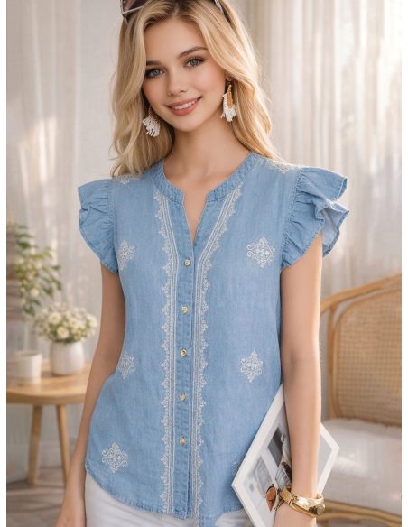 Blusa símil denim bordada botones y volantes