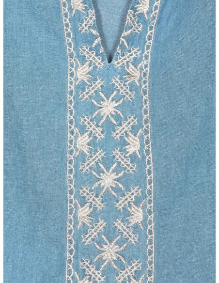 Blusa símil denim bordado y volantes