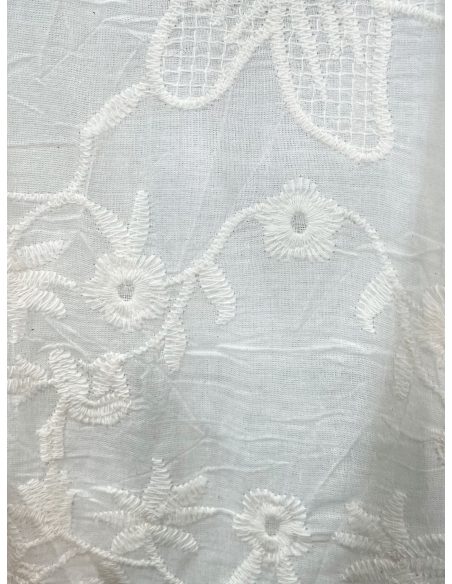Blusa sin mangas bordada con puntilla