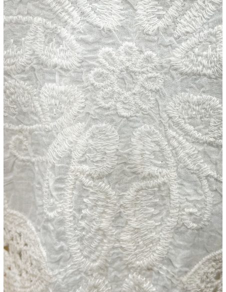 Sleeveless embroidered lace top with scalloped hem