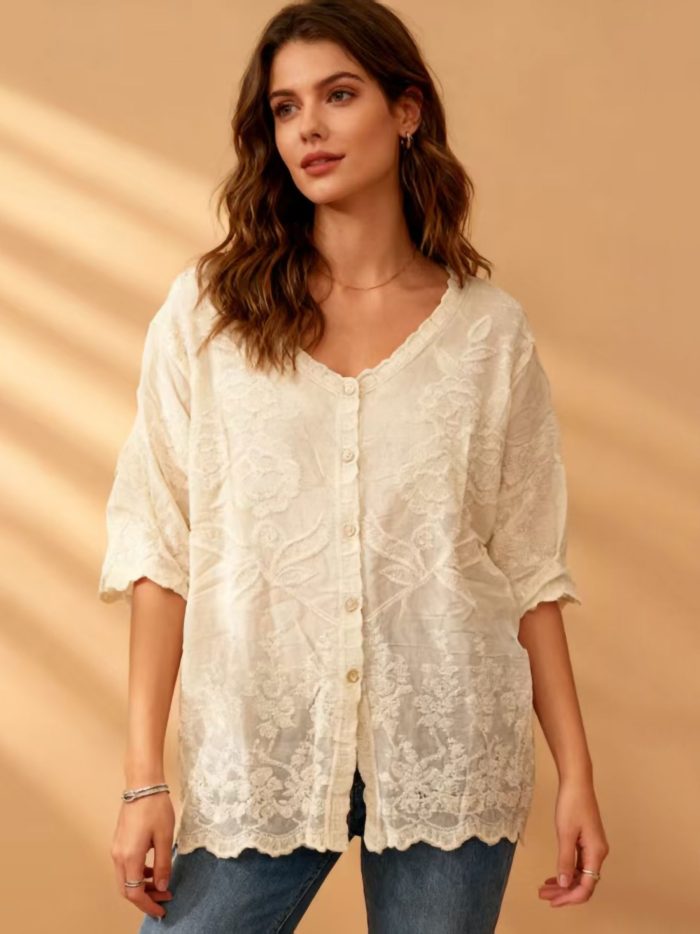 Veste en dentelle brodée à boutons