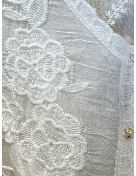 Veste en dentelle brodée à boutons