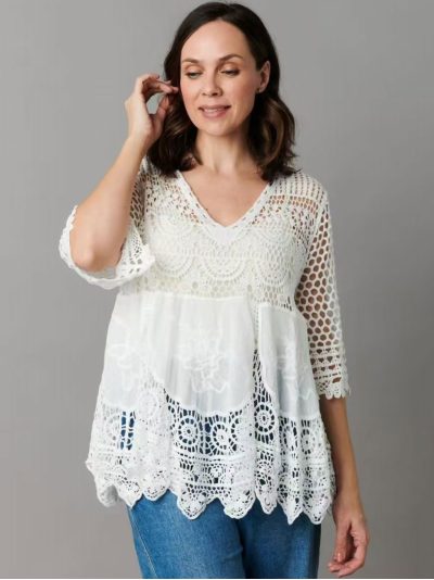 Blusa de crochet con escote pico