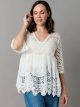 Blusa de crochet con escote pico
