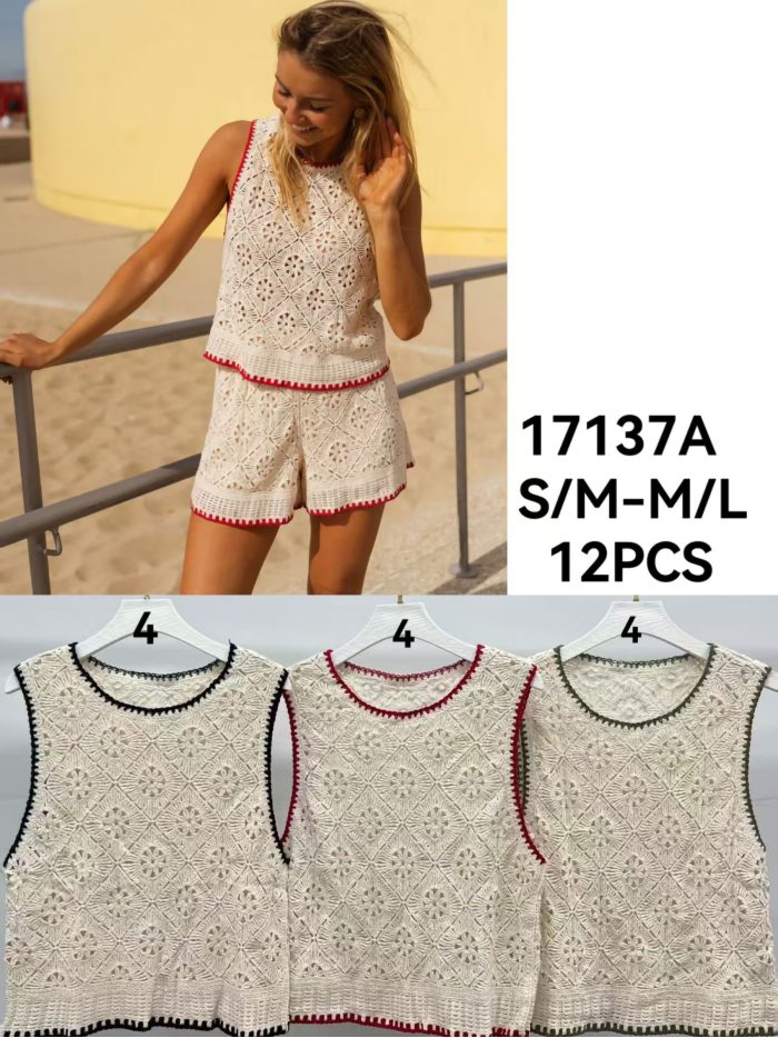 Gehäkeltes Top mit kontrastierender Borte