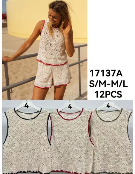 Gehäkeltes Top mit kontrastierender Borte