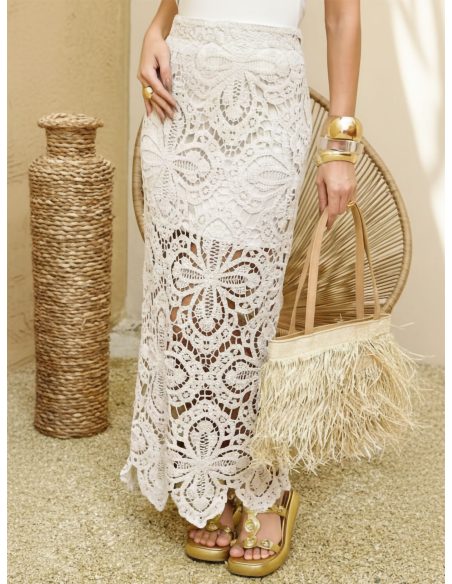 Falda larga de crochet con flores caladas y aberturas laterales
