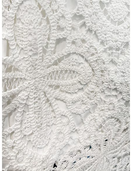 Falda larga de crochet con flores caladas y aberturas laterales