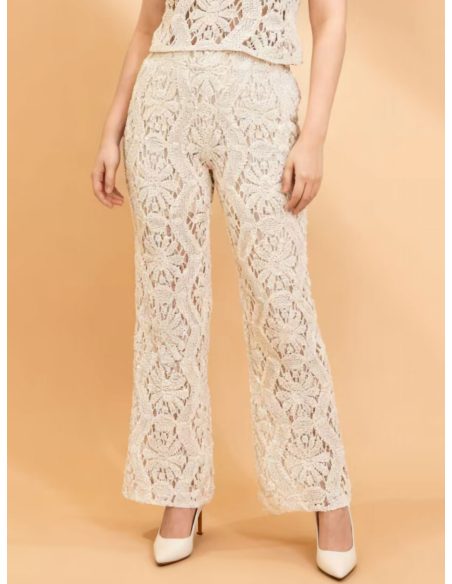 Pantalón flare de crochet calado
