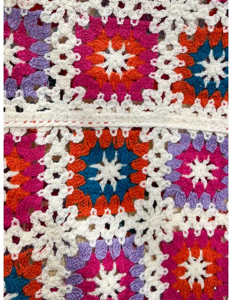 Top all'uncinetto multicolore