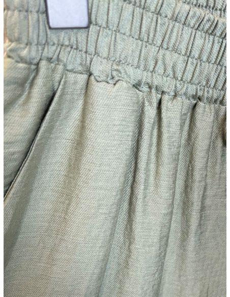 Pantalón fluido con bolsillos y cordón